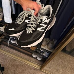 New Balance black sneakers 990 v6 size 9.5 no box great condition